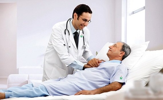 fortis-doctor-patient-noida